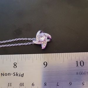 Basically new 3D swirl necklace